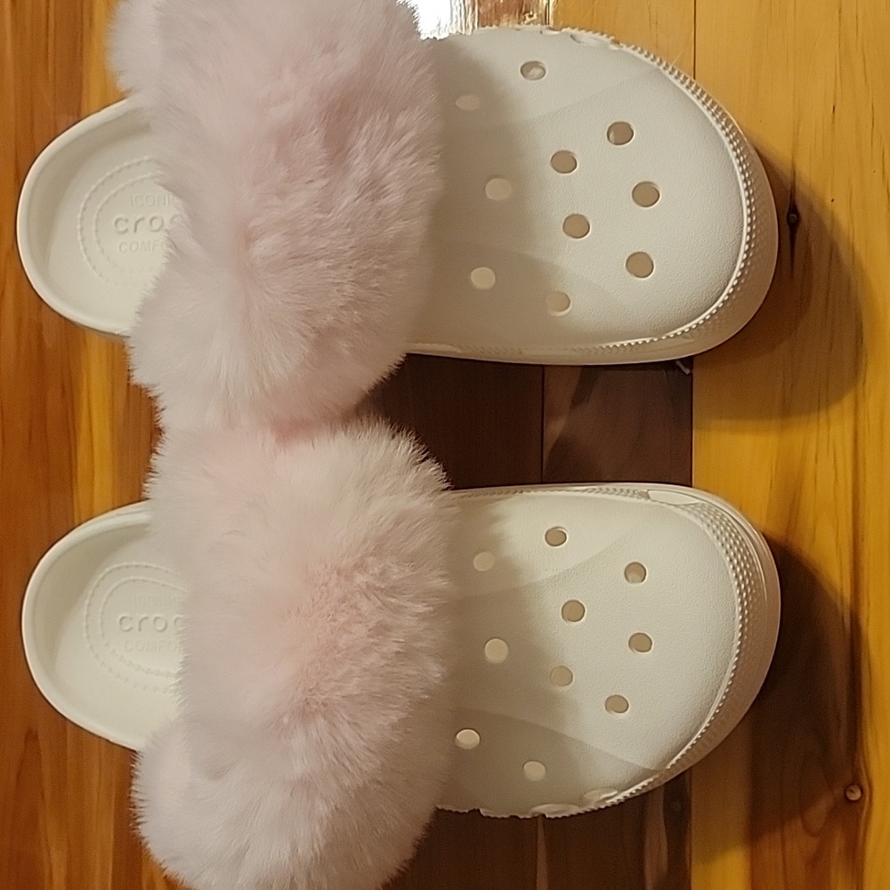 CROCS BAYA White Platforms with  Pink Fuzzy Straps W8